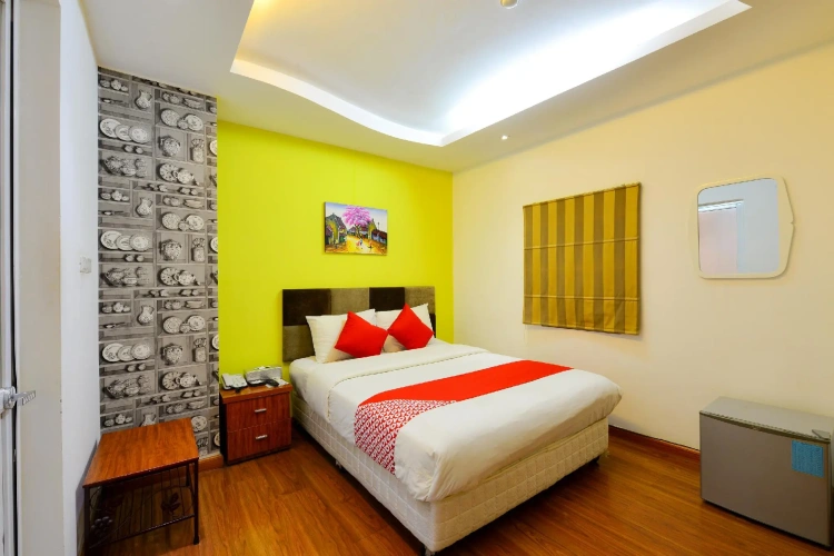 Standard Twin room with view
