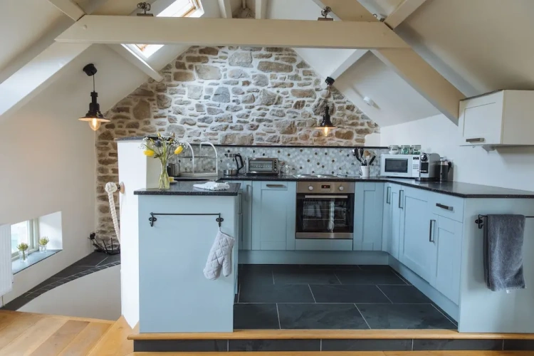 2 Bedrooms Cottage with river view