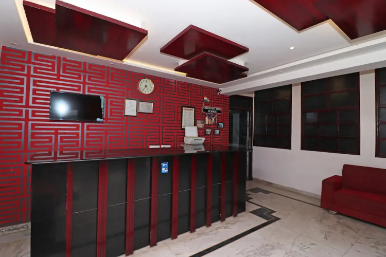 OYO 28240 Hotel D' Seasons