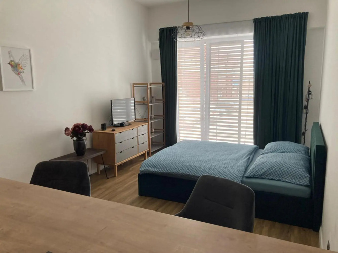 Moderný apartmán/garzónka v centre NR