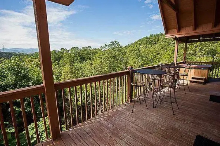 Harrisons Hideout by Sugar Maple Cabins