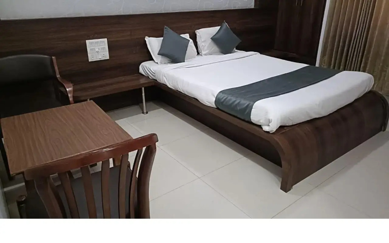OYO 4445 Hotel Saishri