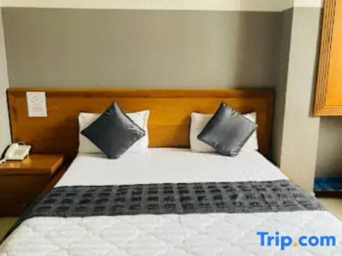 10h Hotel