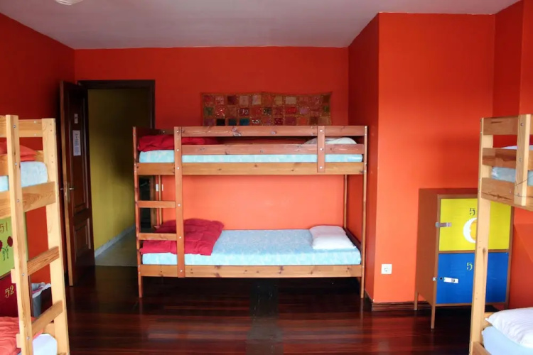 Meiga Backpackers