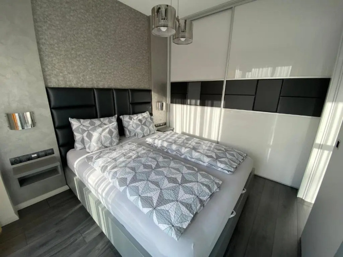Noir Silvery Apartman