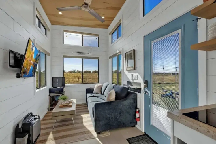 Henley-lux Tiny Home-hot Tub-fire Pit