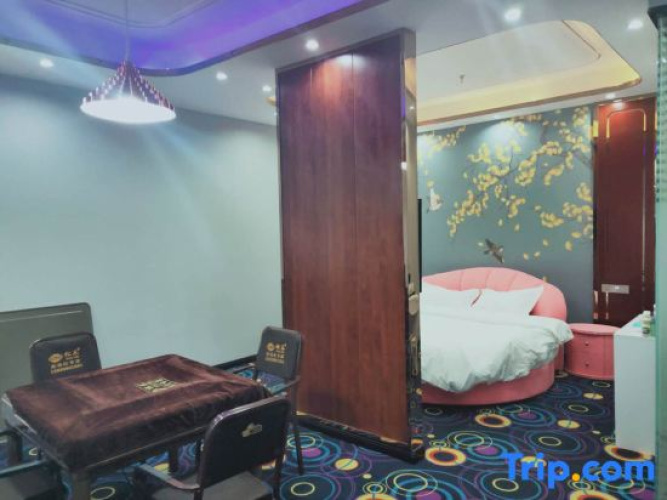 Fangcheng Roman Theme Hotel
