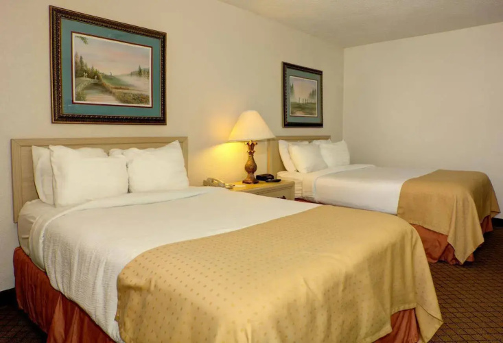 Riverwalk Inn & Suites