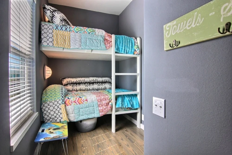 4 Bedrooms Cottage