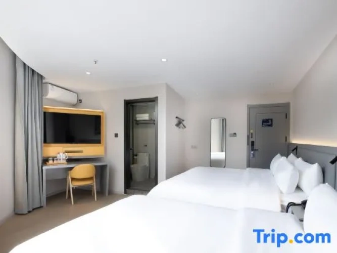 Deluxe Twin Family room