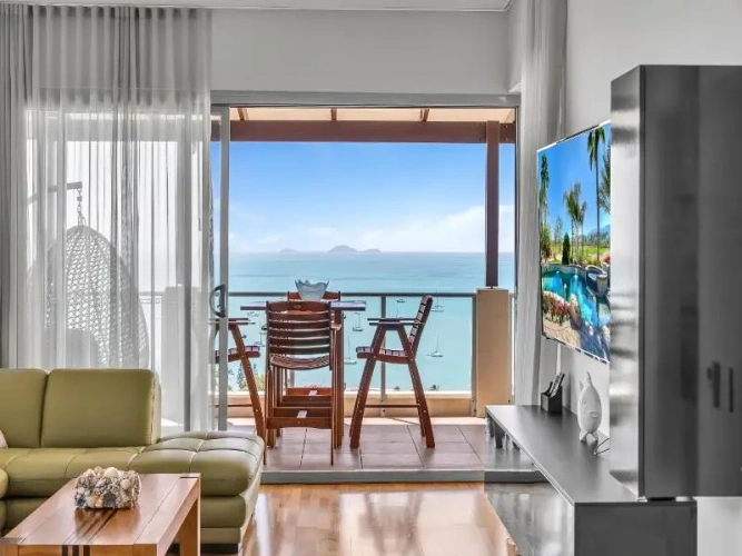 2 Bedrooms Apartment with balcony and with ocean view