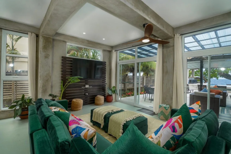 Conmigos 6 Bedroom Beachfront Villa