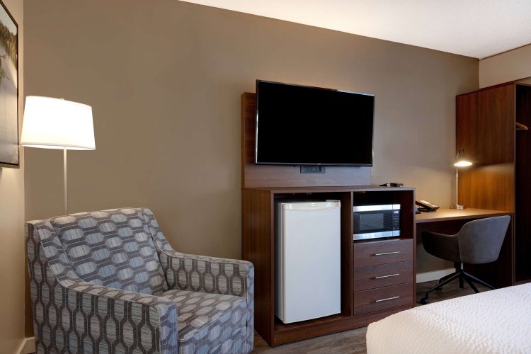Days Inn by Wyndham Victoria Uptown photo 6