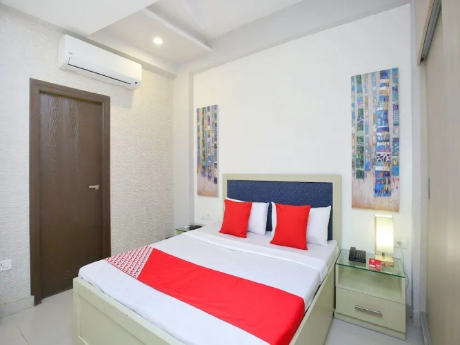 OYO 14186 Royal lake suites