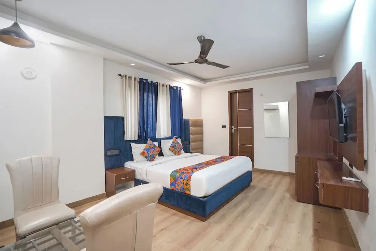 Fabhotel Golden Eye Inn