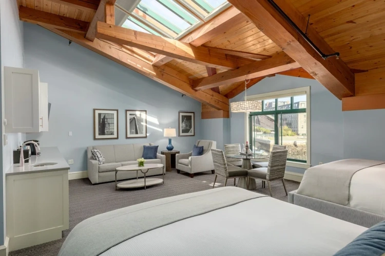 Deluxe Quadruple room with harbour view