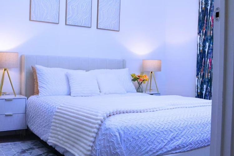 House - Sleeps 6 & Free Parking