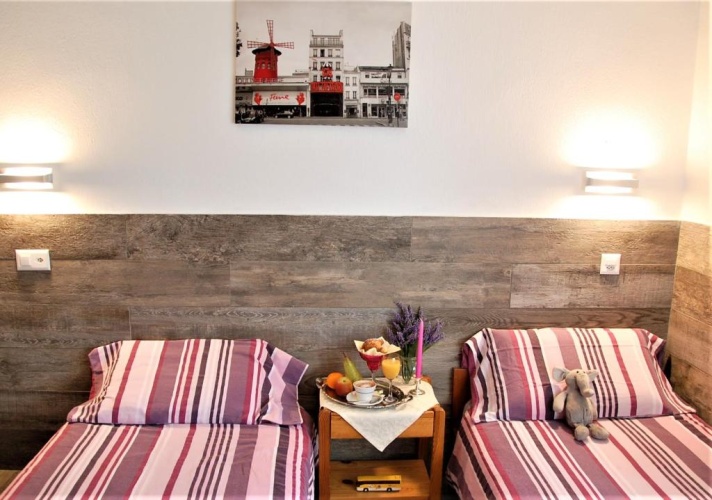 Standard Triple room