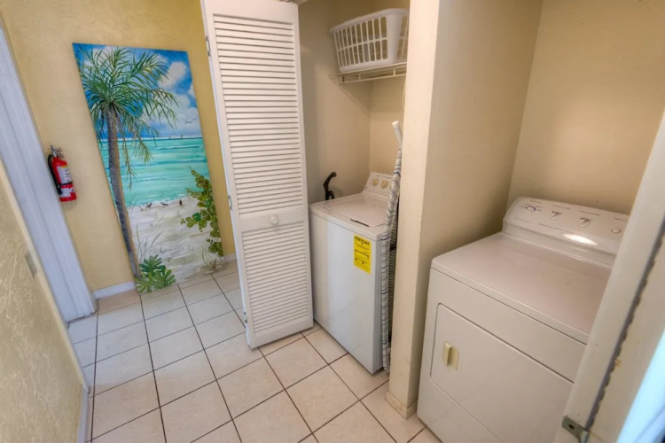 Shells and Sunshine Apartment 3