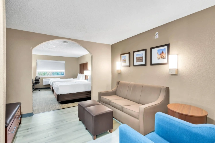 Business Quadruple Suite