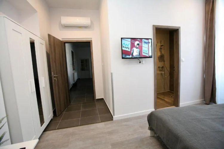 Center Rooms