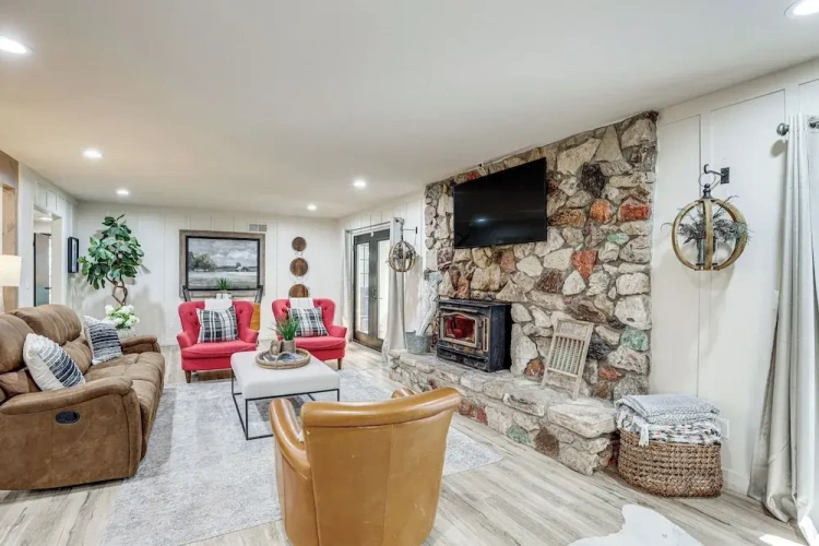 4 Bedrooms Cottage