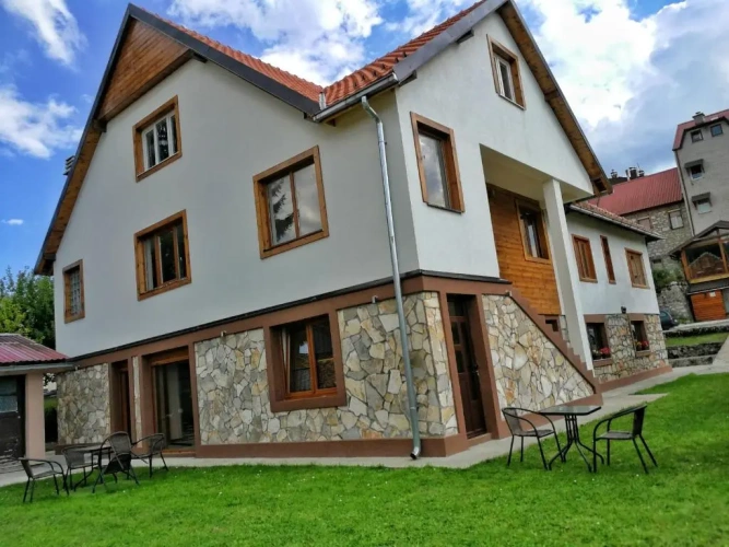Apartment with garden view