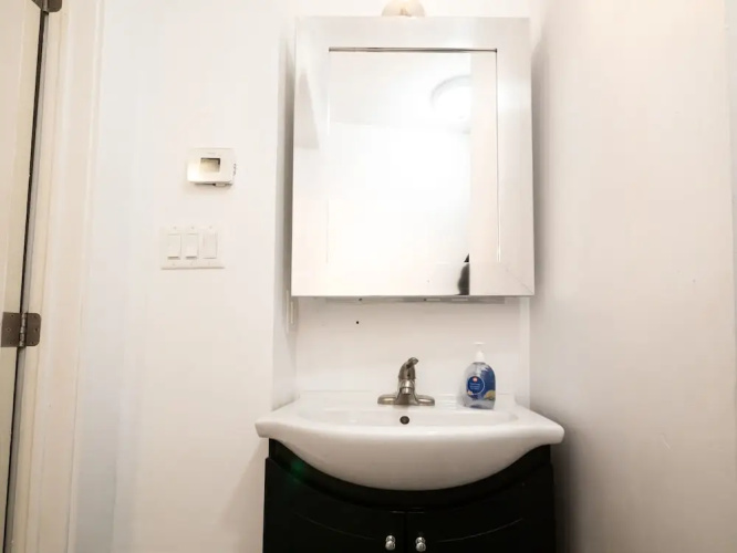 Cosy 1 Bedroom Suite in Leslieville
