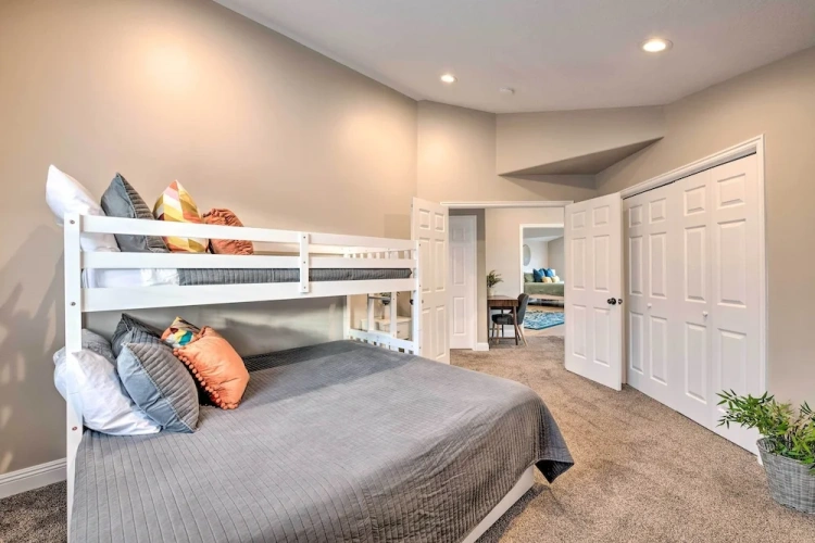 3 Bedrooms Apartment