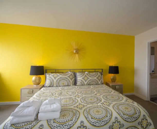 Bright Ocean View Condo Steps From Dining, Golf, Pool, & Beach