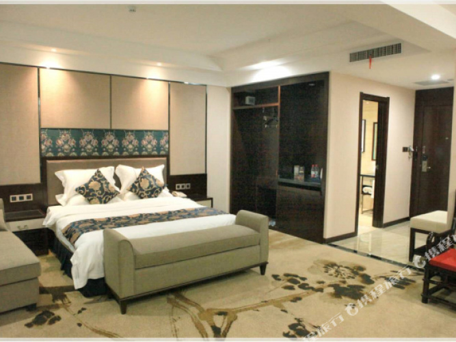 Deluxe Suite
