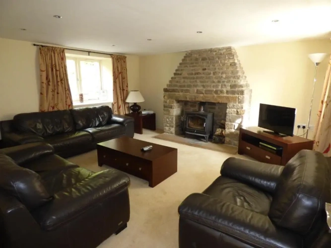 3 Bedrooms Cottage