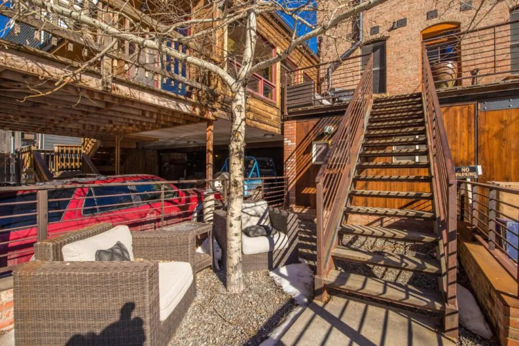 736 Main Street Loft