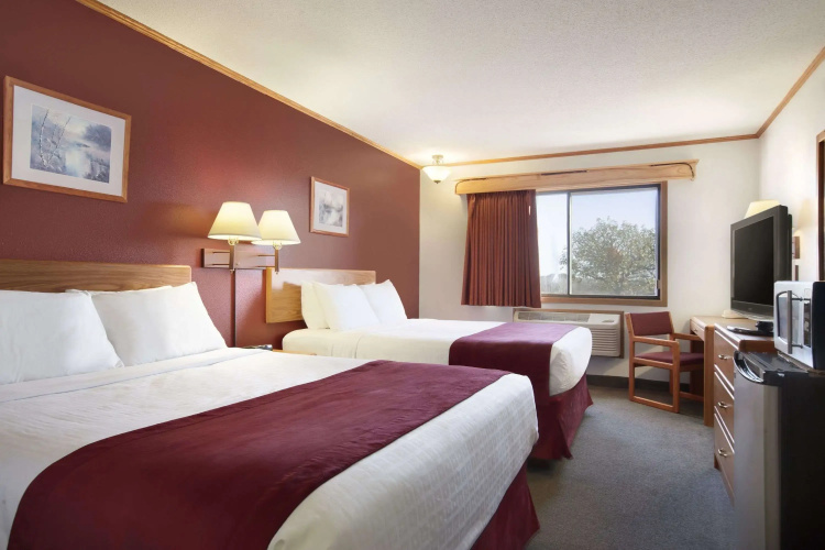 Super 8 by Wyndham Eveleth