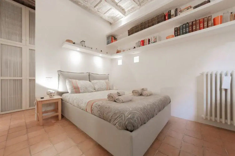 Gonfalone Apartment