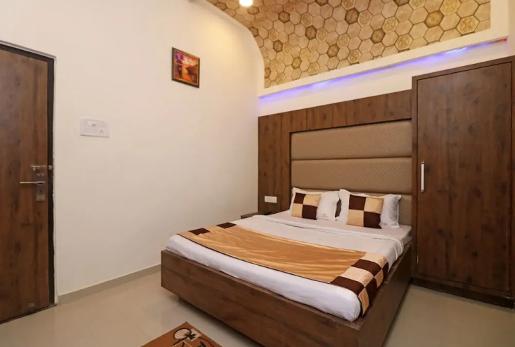 OYO 10991 Hotel Gagan
