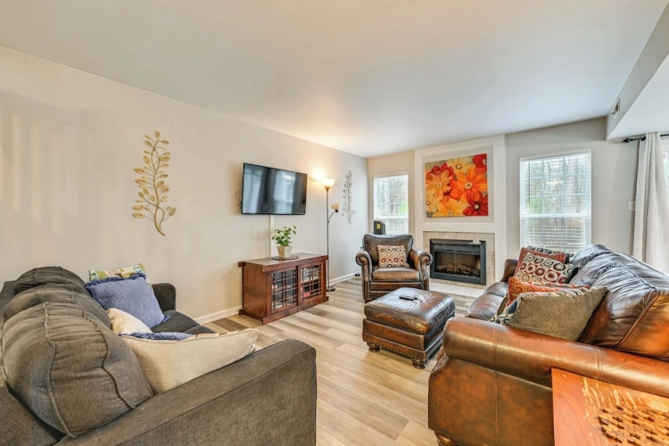 2 Bedrooms Apartment