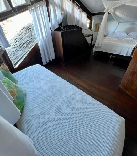 Deluxe Triple room with partial sea view