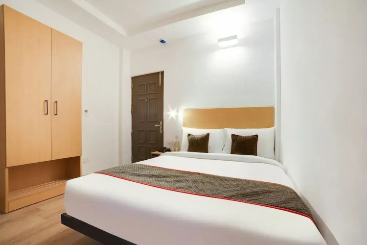 OYO Townhouse 230 Old Gurgaon Sector 14
