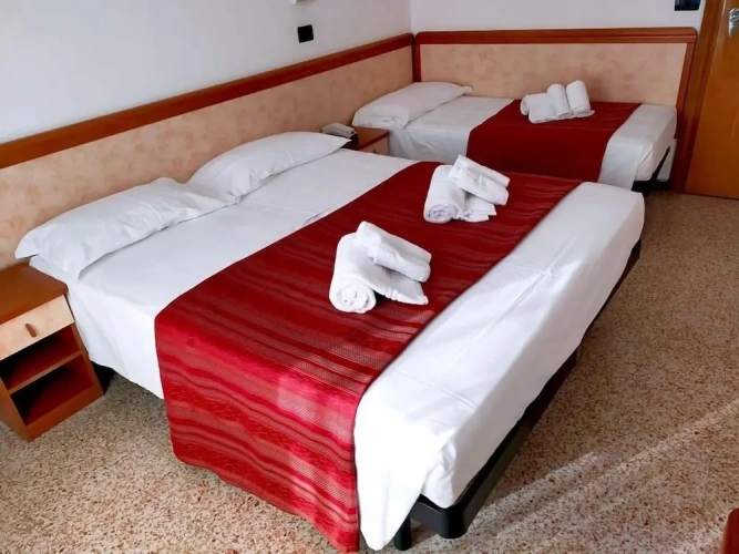 Standard Triple room