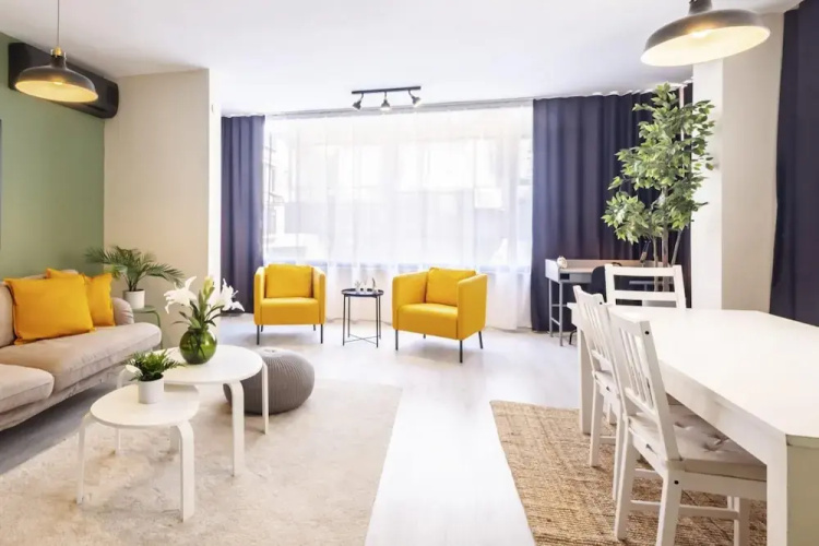 Exquisite Central Flat Near Bagdat Street