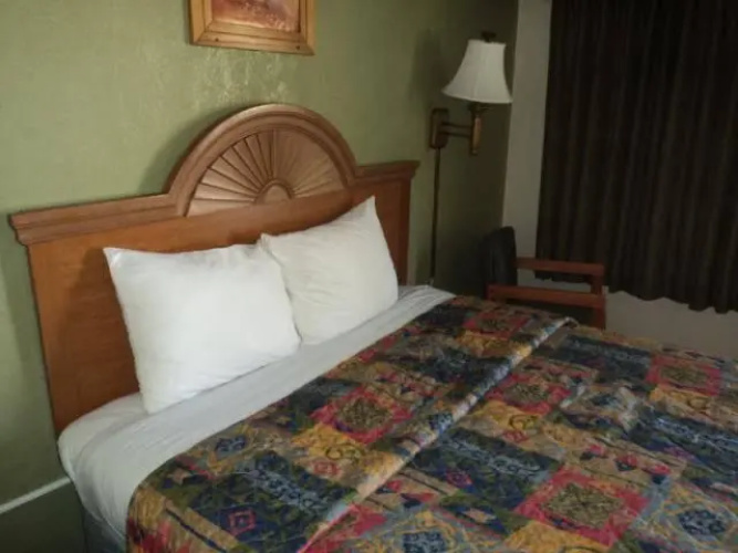 Bishop Elms Motel