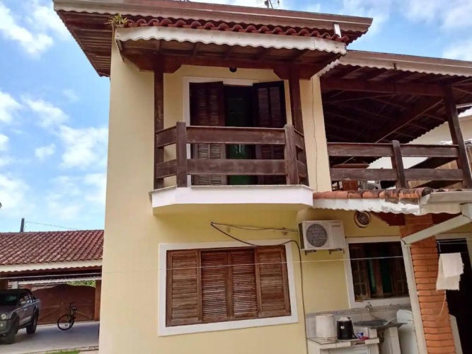 4 Bedrooms Cottage
