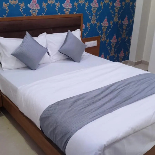 Hotel S G, Vadodara