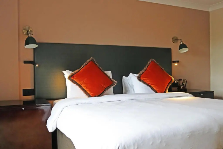 Shillingford Bridge Hotel