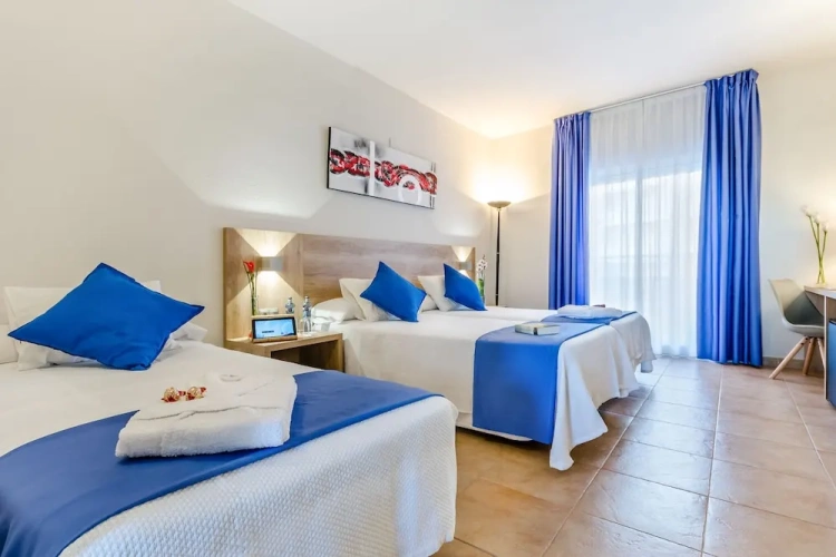 Standard Triple room with balcony