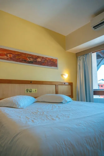 Standard room with pool view