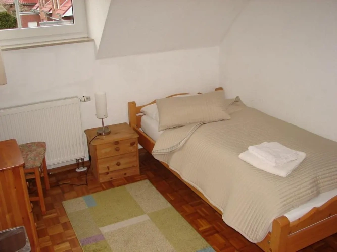 4 Bedrooms Single Cottage