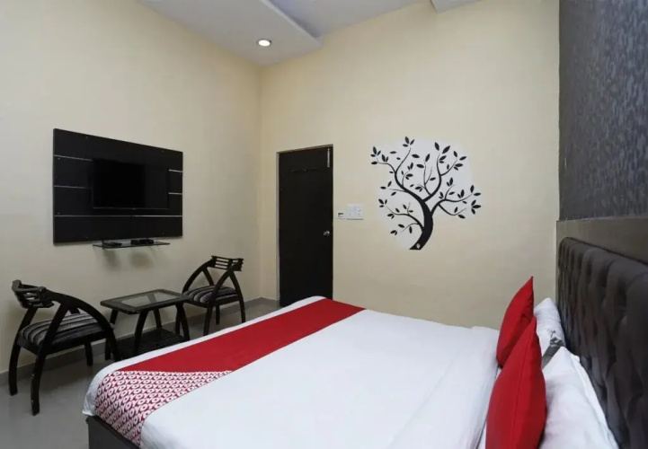 Hotel Maanya Palace by OYO Rooms