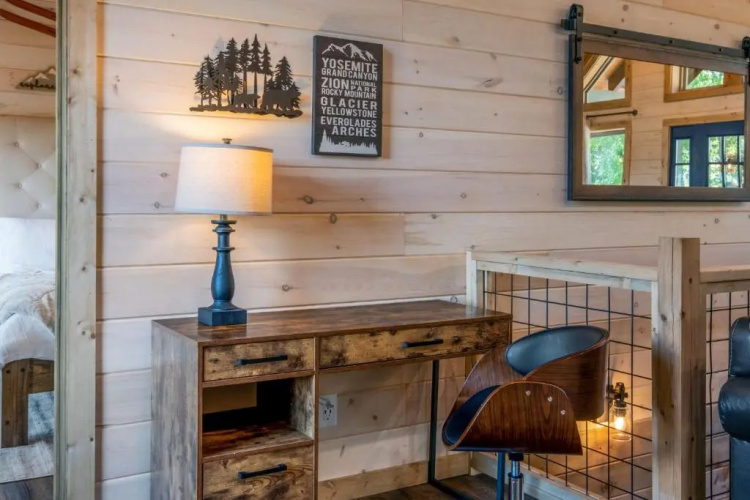 New / 3 King Suites / Sleeps12 / View / 5 mi to PF / Hot tub
